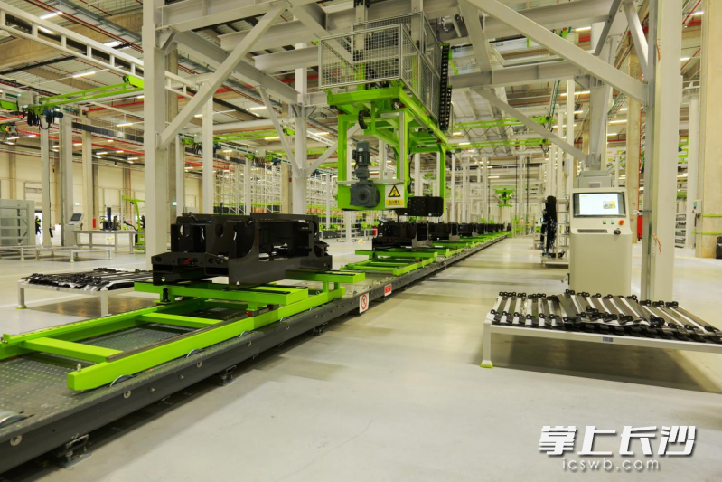 中联重科智能高机匈牙利工厂智能产线一景。 均为长沙晚报通讯员刘成坤供图