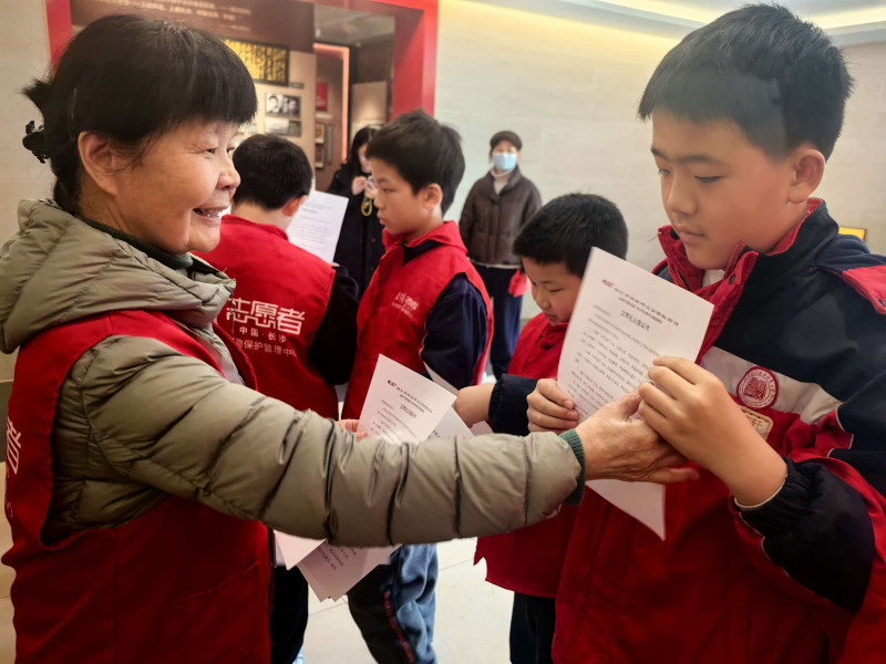 志愿服务的精神传递。