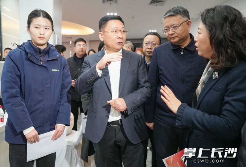 3月21日，市委副书记、市长陈博彰调研年轻人友好城市建设工作。图为尖山湖人才市场。