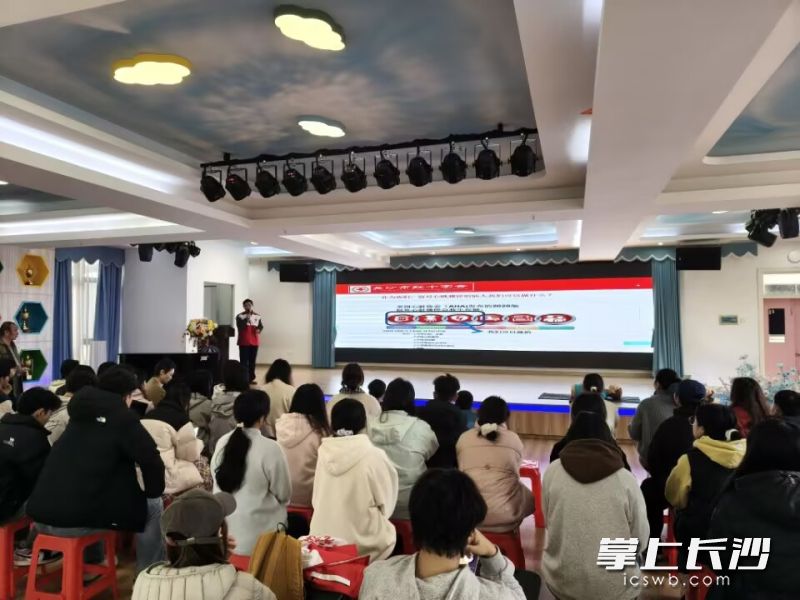 3月22日下午，长沙县红十字会举行“传递文明 呵护生命”应急救护知识普及文明实践活动。 均为长沙晚报通讯员夏声朝、周军供图