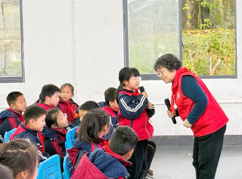 金沙小学开展“五老”进校园主题宣讲活动。通讯员供图