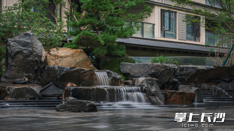 保利天瑞西区，建筑面积约320平方米的别墅通过空间优化可实现约800平方米使用体验。