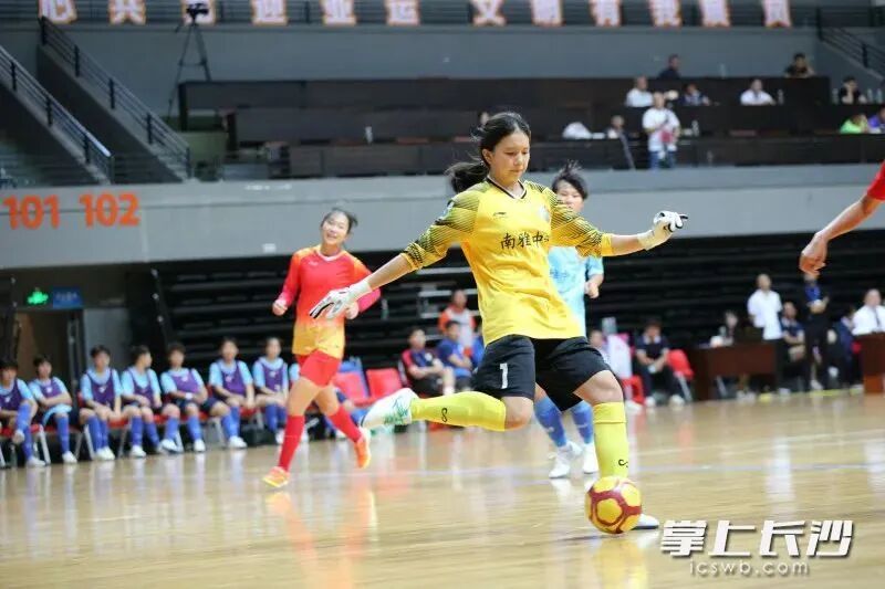 2023年8月，南雅中学女足在“女子U17”决赛夺得冠军。图为比赛现场。南雅中学供图