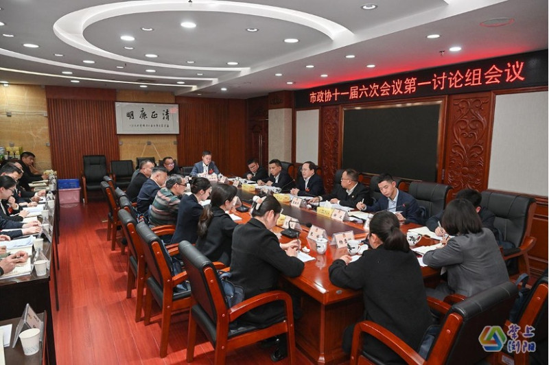 3月24日下午，长沙市委常委、浏阳市委书记肖正波参加浏阳市政协十一届六次会议第一讨论组会议。