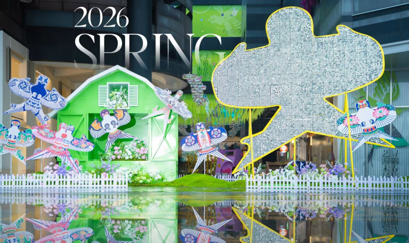 长沙首届巨型风筝公共展亮相方圆荟。