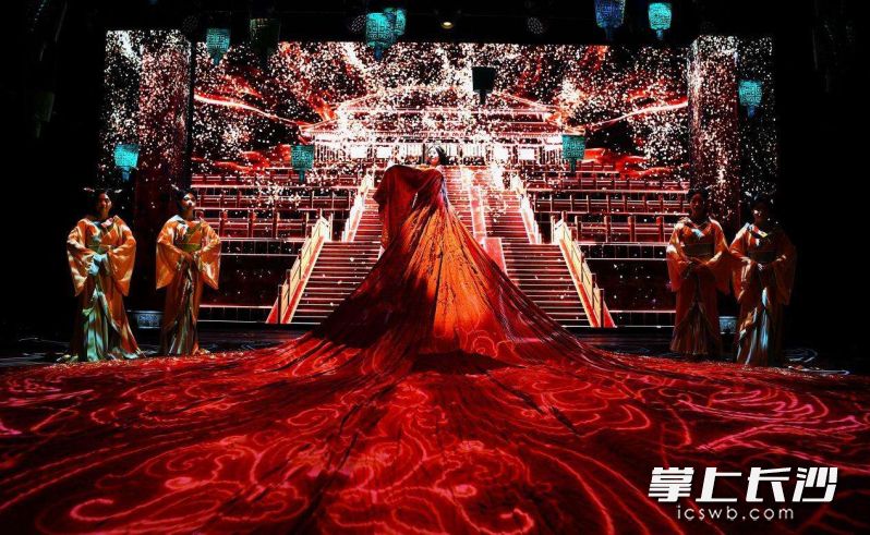 《寻长沙》演出。