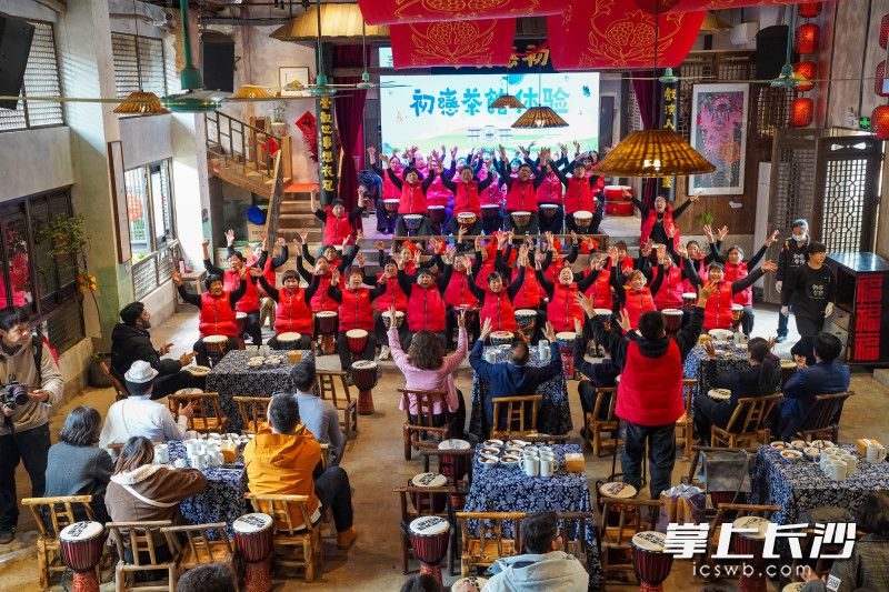 开慧手鼓队《金花籽开红花》《爱我中华》演出现场。