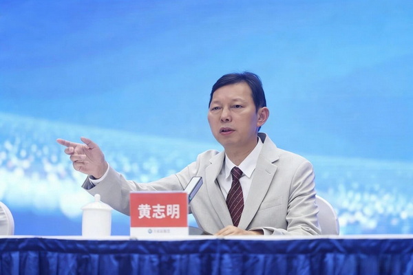 黄志明发言。