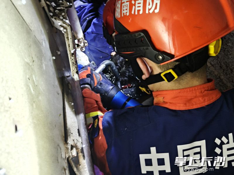 救援现场。 长沙晚报通讯员 王磊 摄