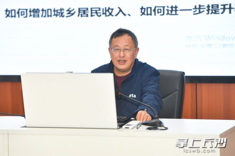 印遇龙院士作报告。 长沙晚报全媒体记者 王志伟 摄