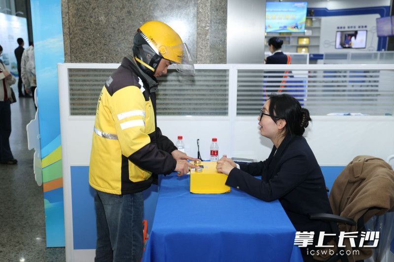 活动吸引众多骑手参加。 均为长沙晚报全媒体记者刘攀摄