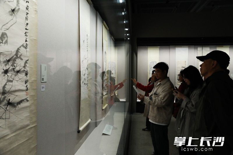 “南北有二石：齐白石、傅抱石艺术大展”作品轮换后，成为湖南省博物馆中的热展。