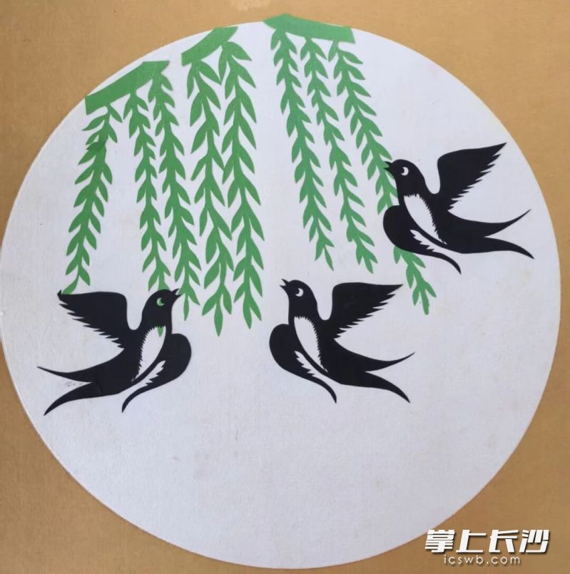 跟着长沙非遗,把传统玩得鲜活又有趣。 均为长沙晚报通讯员杨翠供图 跟着长沙非遗,把传统玩得鲜活又有趣。 均为长沙晚报通讯员杨翠供图