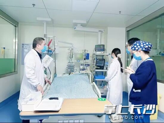 在精细化、规范化的诊疗与护理下，患者成功闯过生死关卡。 长沙晚报通讯员 李怡慧 供图