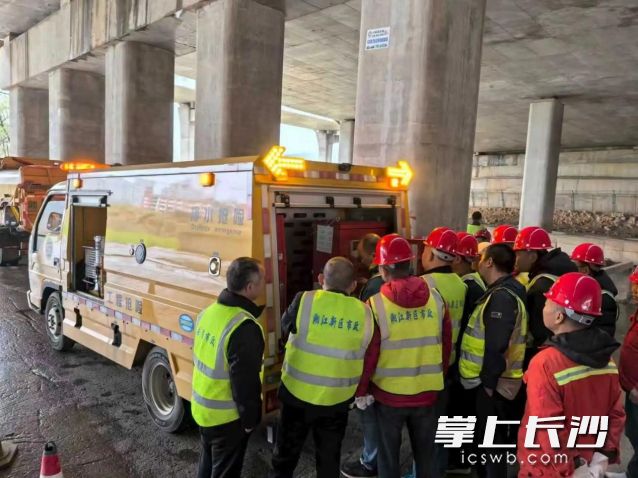 防汛抢险设备实操培训现场。