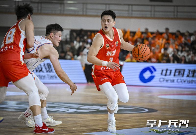 长沙队挡拆突破。