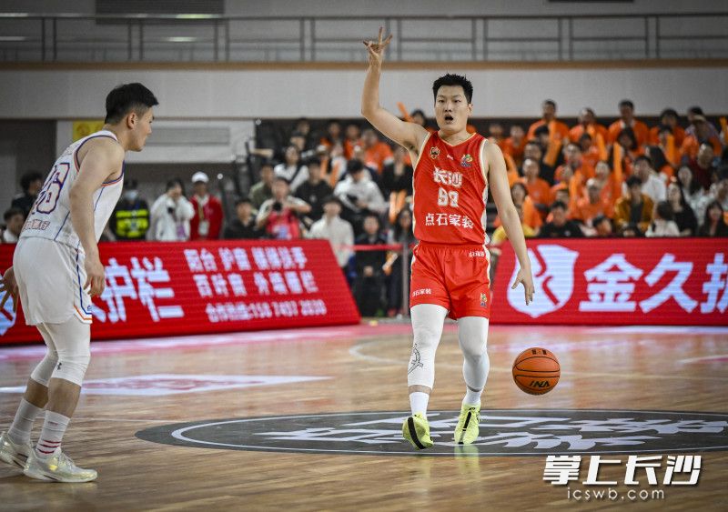 长沙队曹文锋本场比赛遭到针对性防守。 均为长沙晚报全媒体记者余劭劼摄