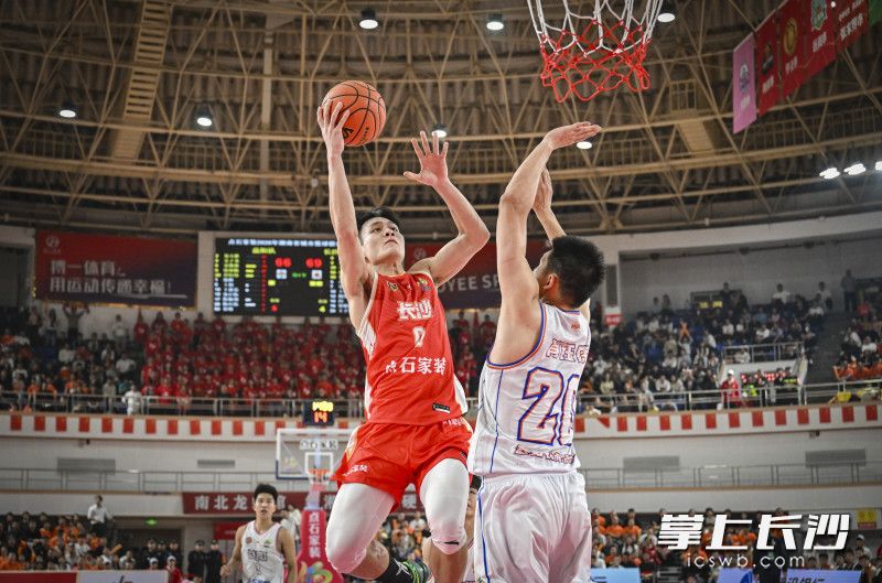 长沙队上篮。