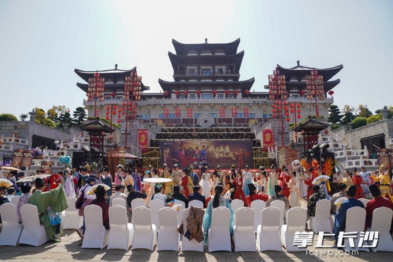 长沙铜官窑国风乐园以“我在盛唐、等你入戏”为核心，重磅推出沉浸式盛唐文旅盛宴。