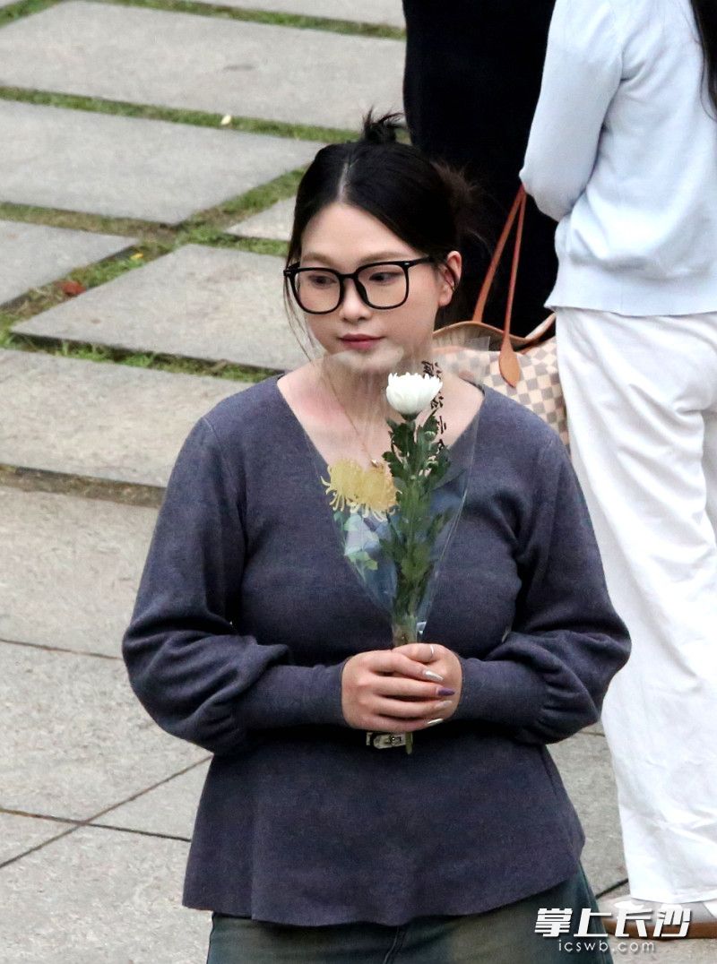 祭扫的青年群体和亲子家庭占比超七成。