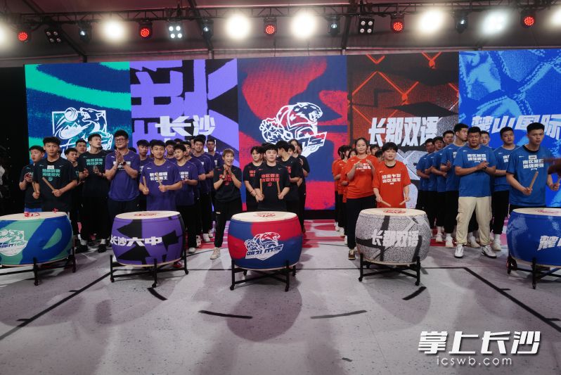 长沙五支耐高球队一同敲响出征战鼓。 长沙晚报通讯员 刘丰 摄