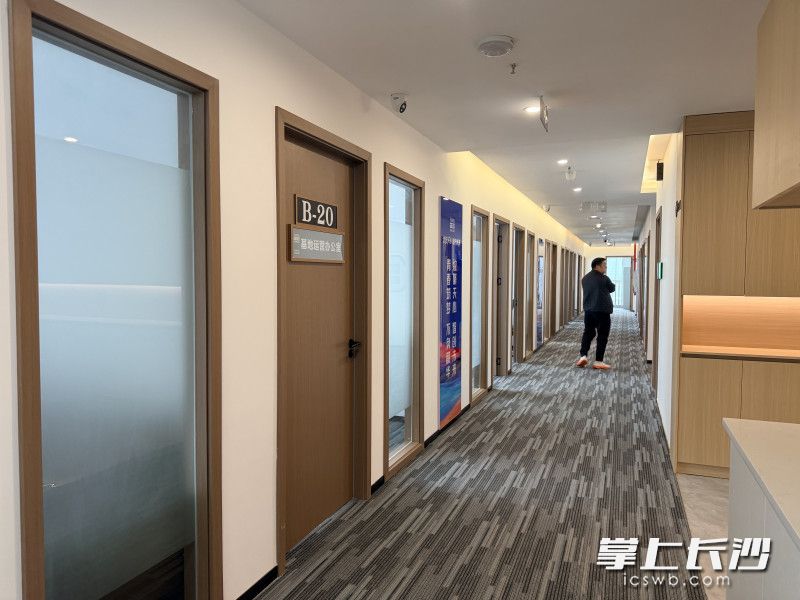 基地独立办公室区域。 基地独立办公室区域。