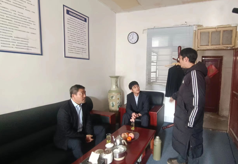 谭伯牛（左）在电影拍摄中 均为受访者 供图