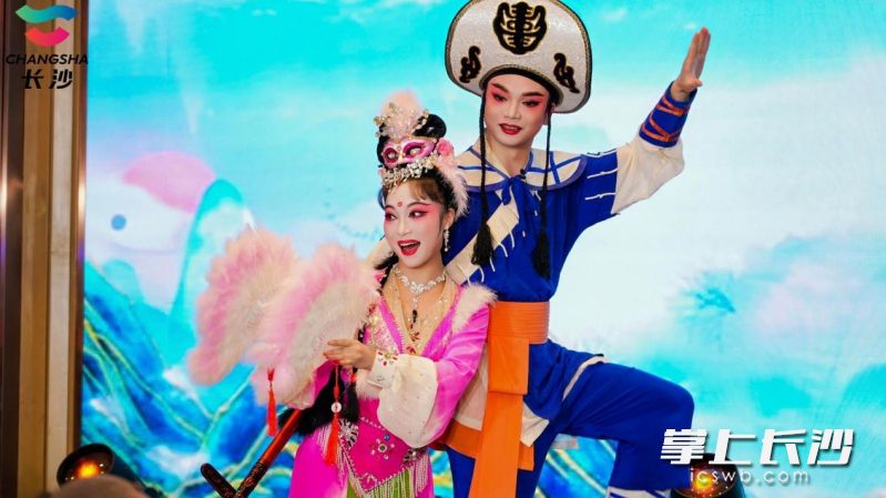 《刘海砍樵》表演。