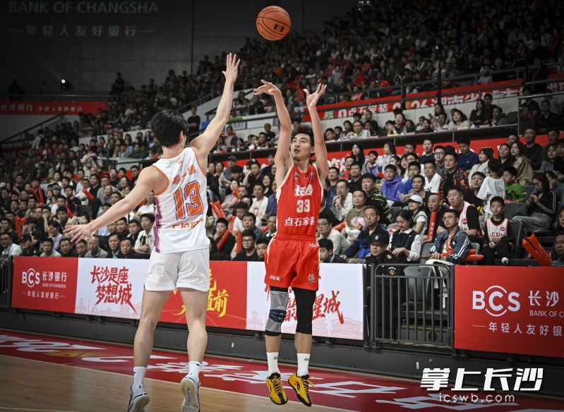 寻坤桃外线三分。