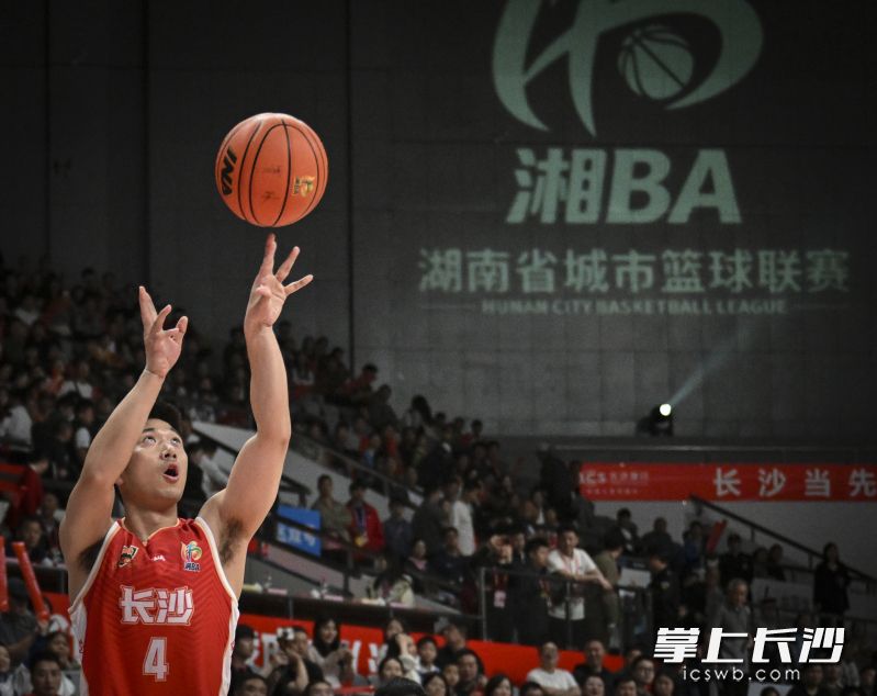 长沙队队长卢佳宁投篮。 均为长沙晚报全媒体记者余劭劼摄