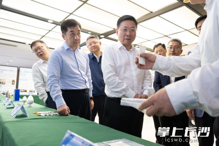 4月11日，市委副书记、市长陈博彰调研科技创新平台建设工作。长沙晚报全媒体记者 黄启晴 摄