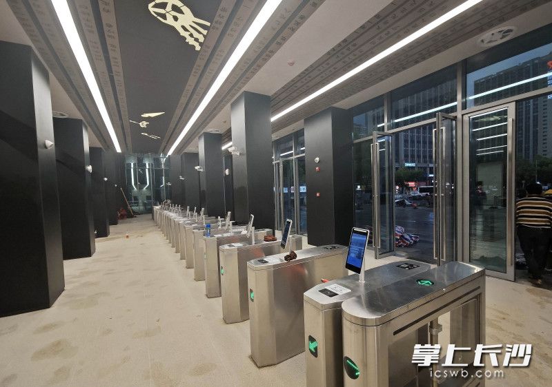 从烈士公园进入省博物馆的扫脸闸机已调试完毕，只等客来。 均为长沙晚报全媒体记者贺文兵摄