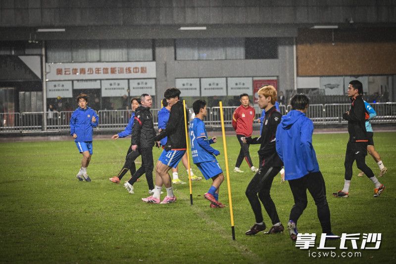 现场训练中。