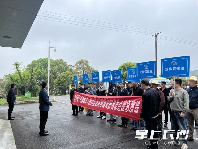 春华镇联合红旗水库管理所开展山洪和地质灾害应急演练。