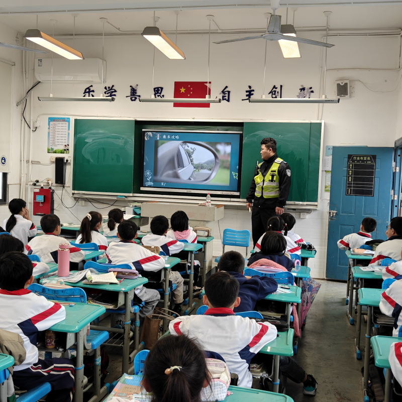 开福区沙坪街道檀木岭村关工委走进自安小学开展文明交通安全宣传教育活动。通讯员供图