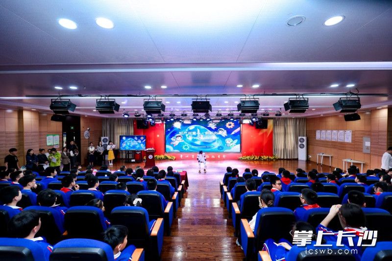 机器人热场表演。均为长沙晚报通讯员 刘晓军 供图