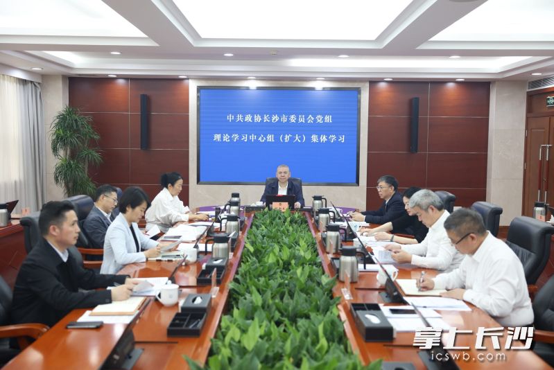 集体学习现场。 长沙晚报全媒体记者 盛磊 摄
