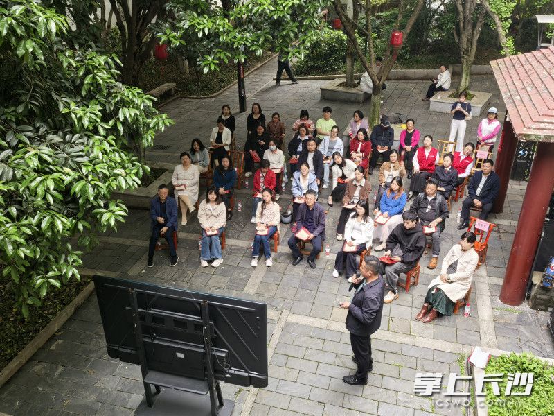 长沙市“就认这个理”微宣讲进城镇社区专场活动在清水塘街道举行。 长沙晚报全媒体记者 田也 摄