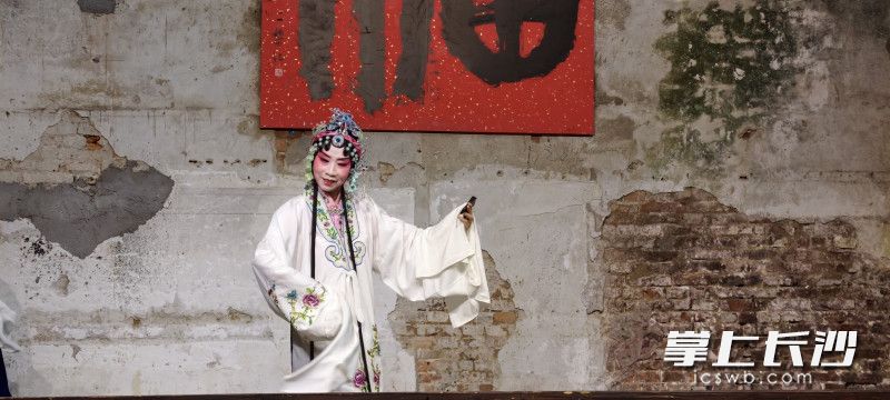 昆曲《游园》表演。