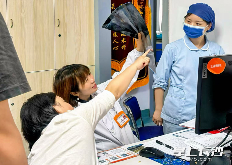 为每一个期盼新生命的家庭点亮希望，这是毛增辉的行医初心和座右铭，更是她一生的坚守。