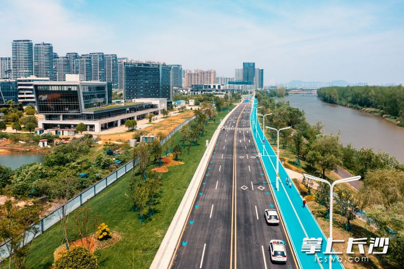 5米宽的专用橡胶跑道，全线人车分流。