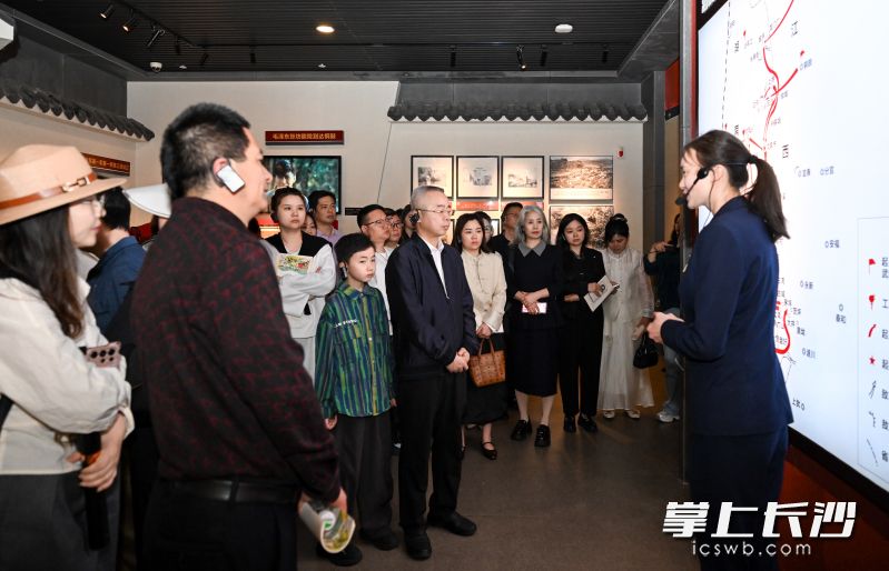 与会嘉宾一同从“光辉起点”出发，赴一场红色初心之约。