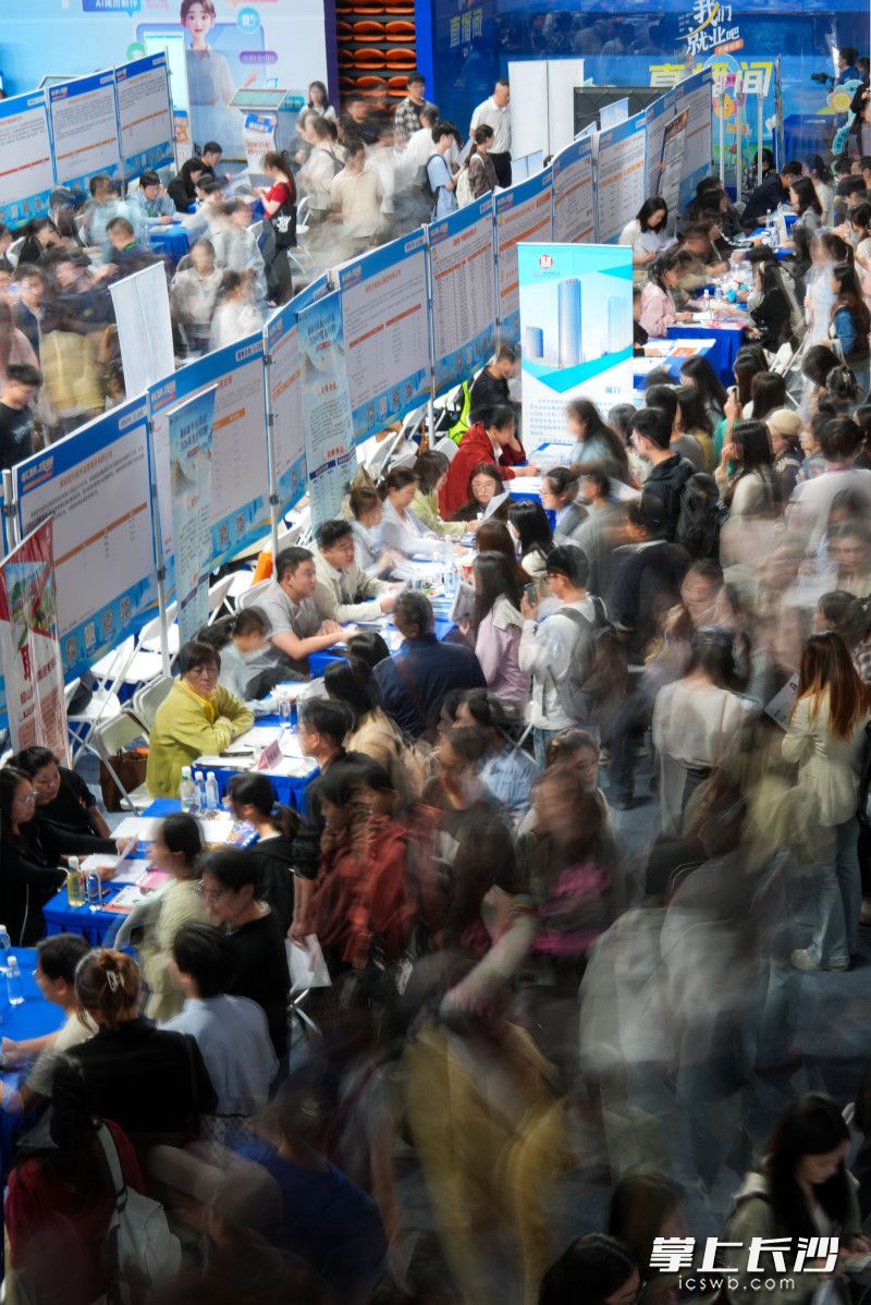 湖南师范大学江湾体育馆人气爆棚。