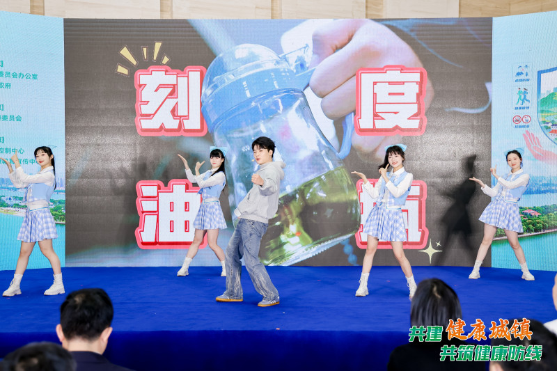 方言歌曲朗朗上口。