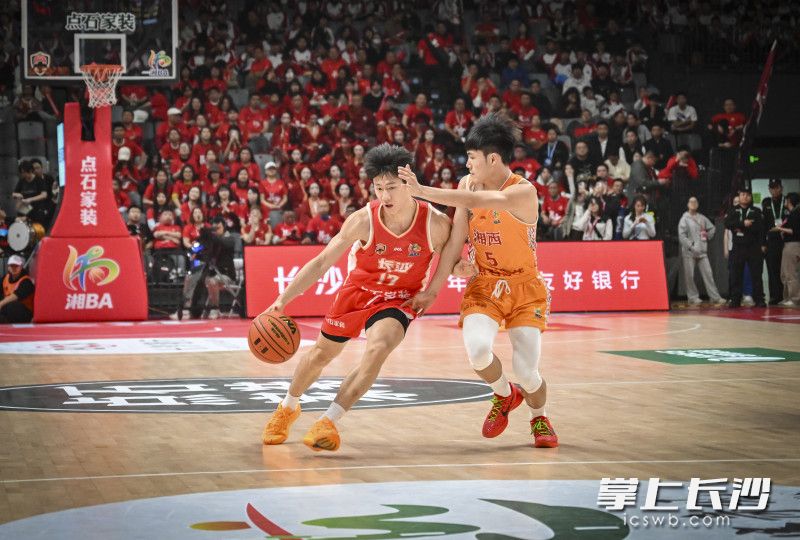 长沙队陈天灿突破。