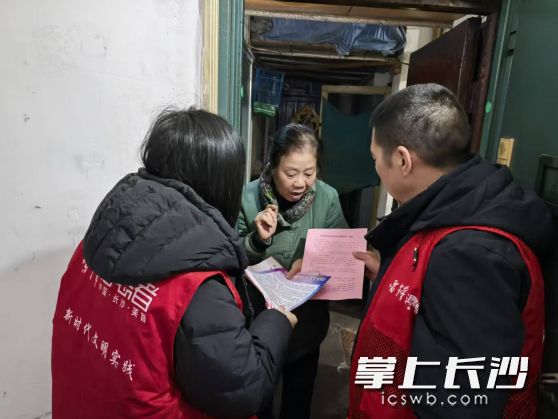 街道针对高龄、独居老人等重点群体常态化开展上门居家安全检查、义诊服务。均为长沙晚报通讯员 张柳杉供图