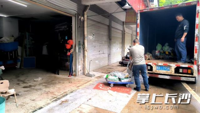 检查组对辖区内相关点位进行了“拉网式”“地毯式”排查。 长沙晚报通讯员 宋超供图
