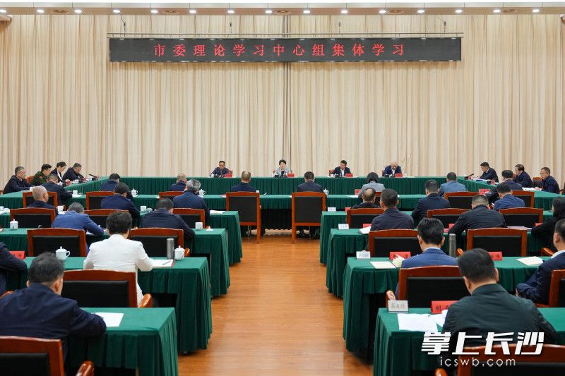 4月21日，市委理论学习中心组开展集体学习。