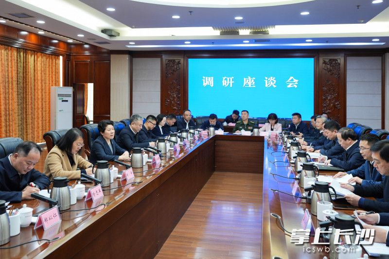 4月22日，省委常委、市委书记吴桂英在浏阳调研经济社会发展情况并主持召开座谈会。