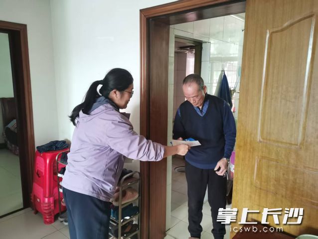 社区严格落实网格化巡查机制，建立重点部位、重点人群动态管理台账。 均为长沙晚报通讯员解倩琴供图